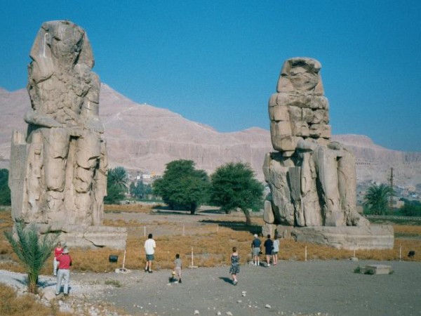 Egypt.ColossiMemnon.03